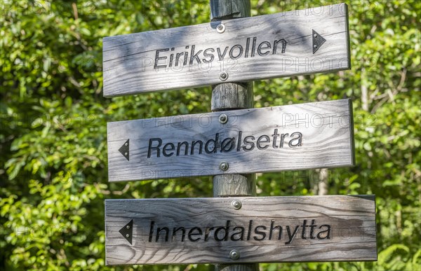 Signpost in Innerdalen High Valley