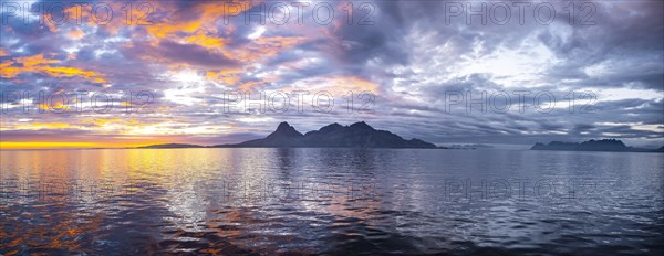 Evening mood over the ocean