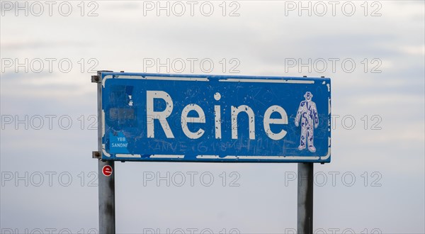 Place name sign Reine