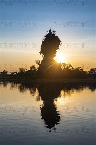 Backlight of the Kyauk Kalap pagoda