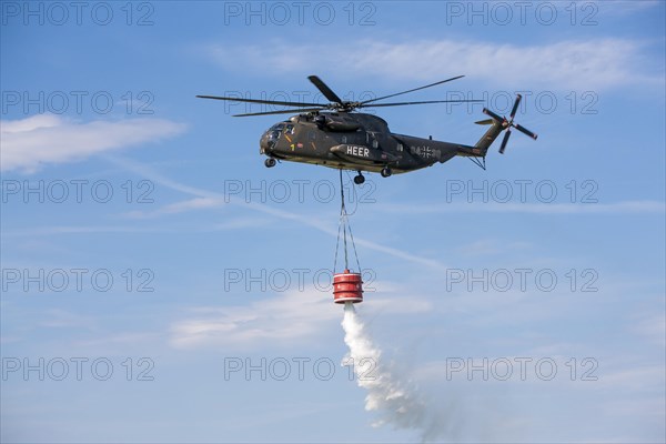 Bundeswehr helicopter with fire extinguishing tank 5000 litres