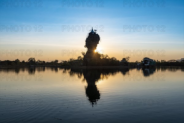 Backlight of the Kyauk Kalap pagoda