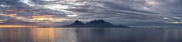 Evening mood over the ocean