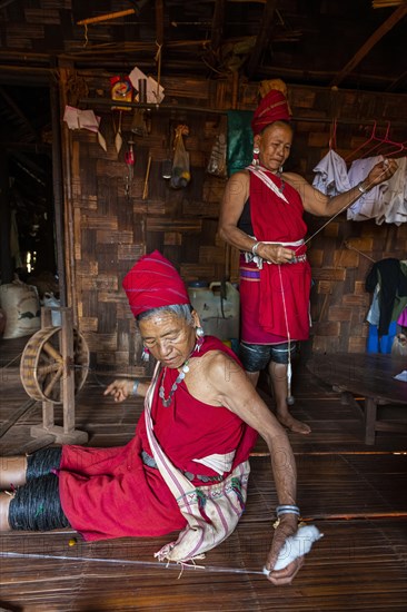 Old Kayan women weaving the traditional way