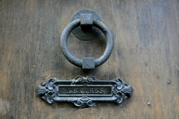 Knocker