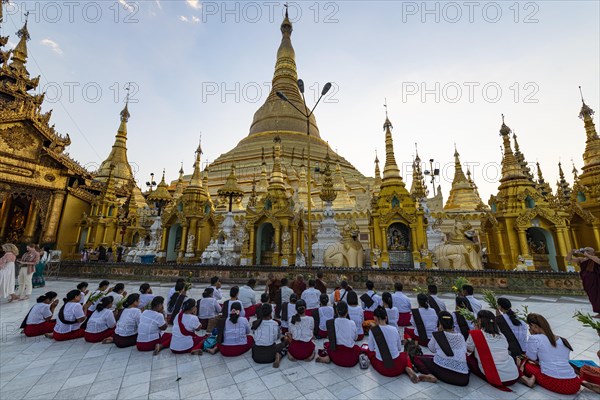 Pilgrims praying in the Shwedagon pagoda