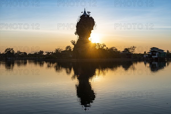 Backlight of the Kyauk Kalap pagoda