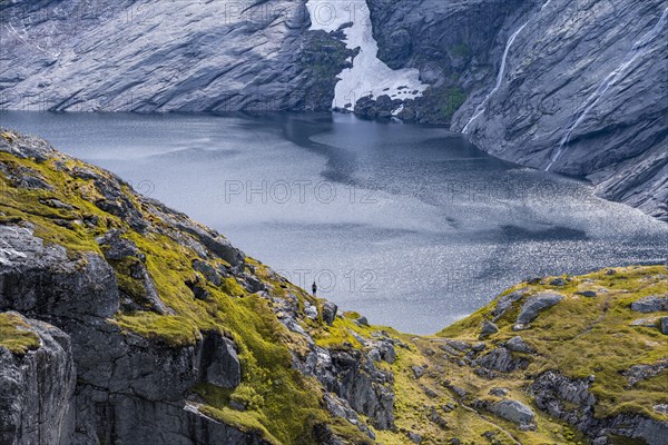 Lake Fjerddalsvatnet