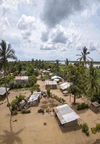 Buzi village on the Buzi river