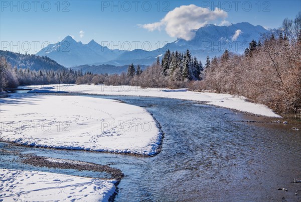 Isar valley with Arnspitz group and Wetterstein mountains