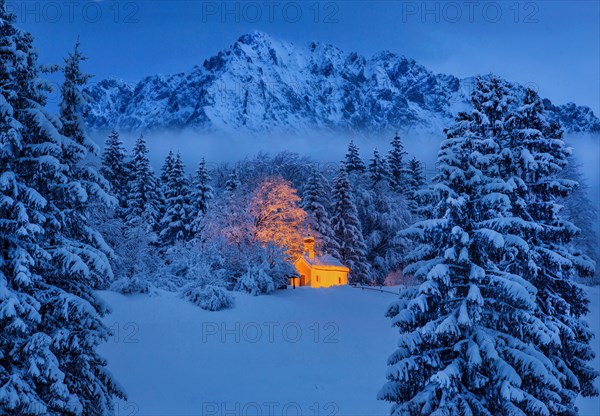 Chapel Maria Rast on the Buckelwiesen with Woerner 2474m in the Karwendel mountains at dusk