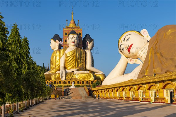 Huge sitting and reclining buddhas Ko Yin Lay Pagoda