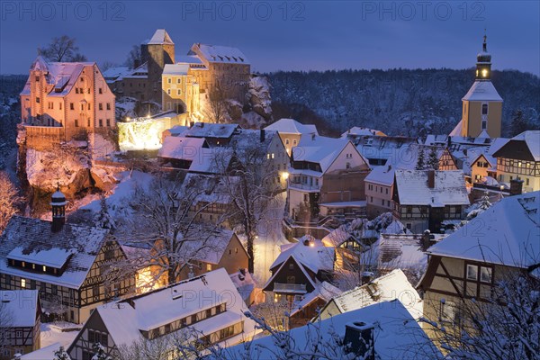 Place Hohnstein with rock castle at snow