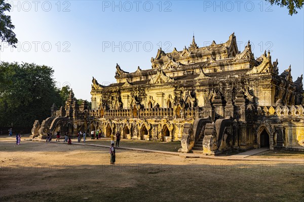 Maha Aungmye Bonzan Monastery
