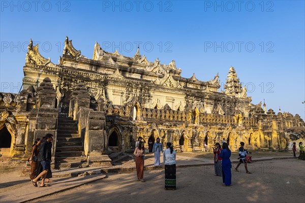 Maha Aungmye Bonzan Monastery