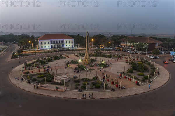 Overlook over the Empire square at nightime