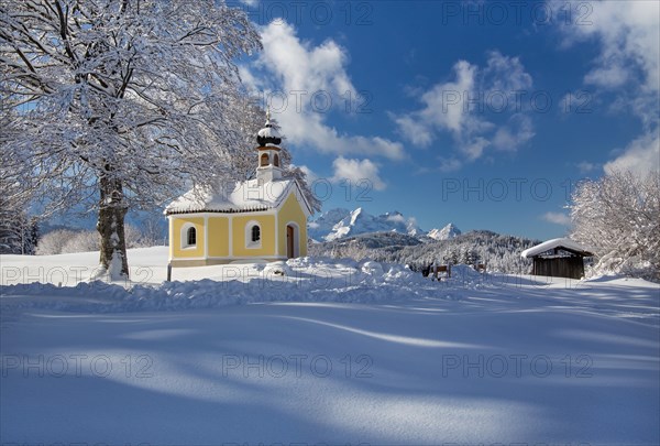 Maria Rast Chapel on the Buckelwiesen with Zugspitze Group in the Wetterstein Mountains