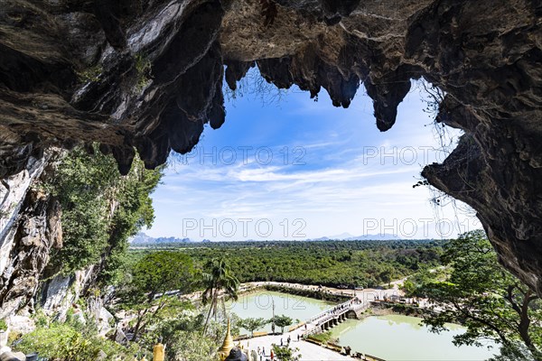 Cave filled with buddhas