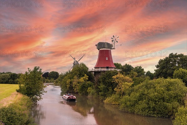 Twin mills at the old Greetsiel lowland