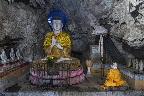 Many buddhas in the Kaw Ka Thawng cave