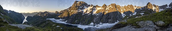 Frozen lake Trolljordvatnet