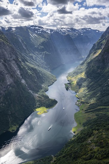 View from the top of Breiskrednosi