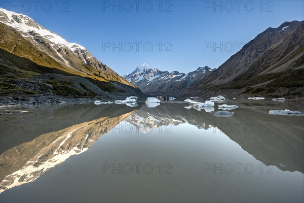 Reflection in Hooker Lake at sunrise