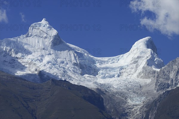 White peak of Nevado Huandoy