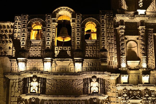 Cathedral Catedral de Santa Catalina at night