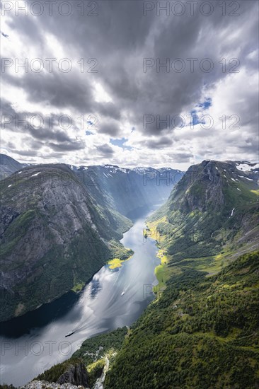 View from the top of Breiskrednosi