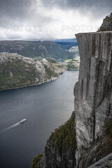 Rock plateau