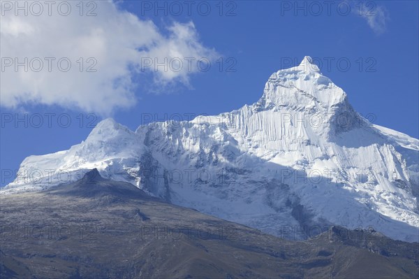 White peak of Nevado Huandoy