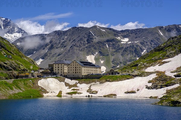 Lago del Gran San Bernardo