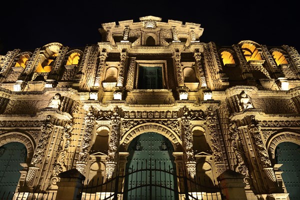 Cathedral Catedral de Santa Catalina at night