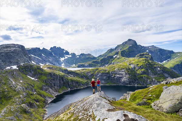 Two hikers looking over lake Tennesvatnet