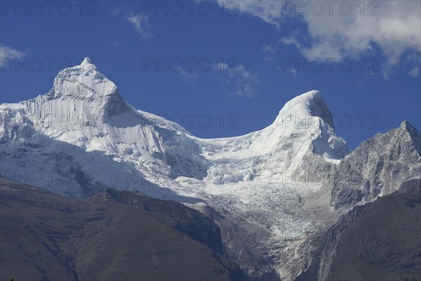 White peak of Nevado Huandoy