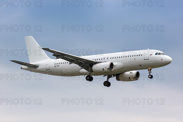 An Etihad Airways Airbus A320 with registration A6-EIC lands at London Heathrow Airport