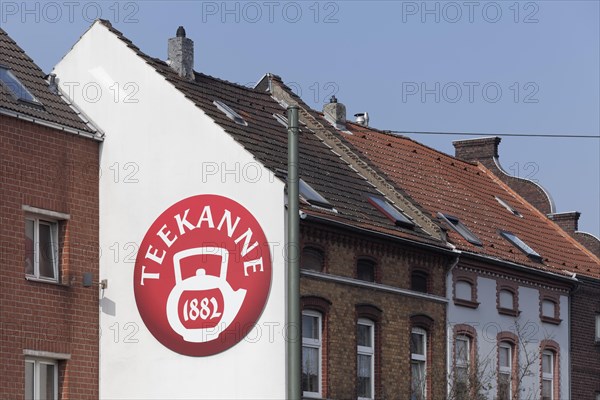 Logo Teapot 1882 on house facade