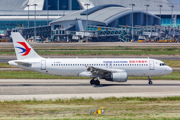 An Airbus A320 aircraft of China Eastern Airlines with registration number B-6893 at Guangzhou airport