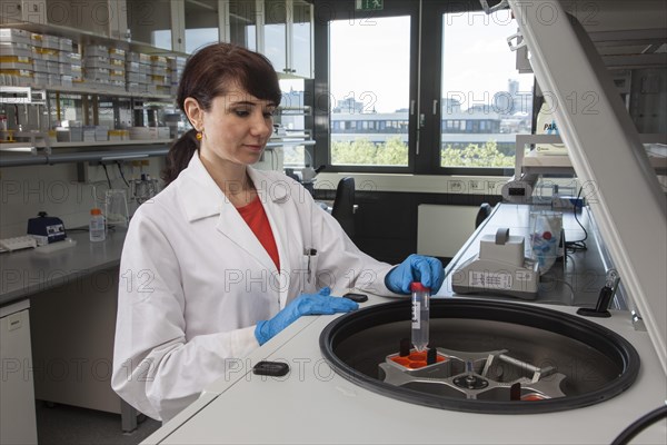 Research assistant at a centrifuge of the Faculty of Biology at the University of Duisburg-Essen during research work