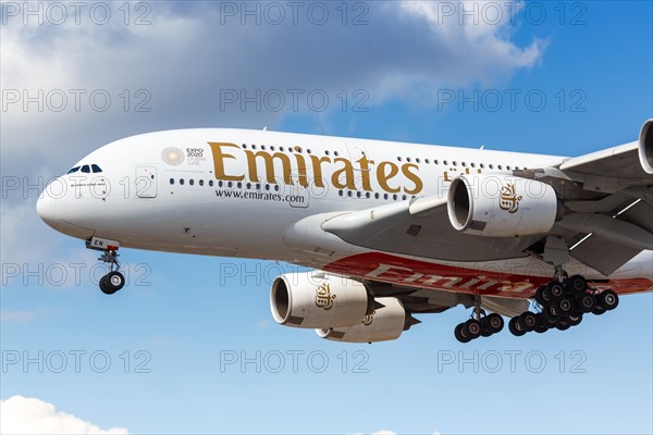 An Emirates Airbus A380-800 with registration number A6-EEN at London Heathrow Airport