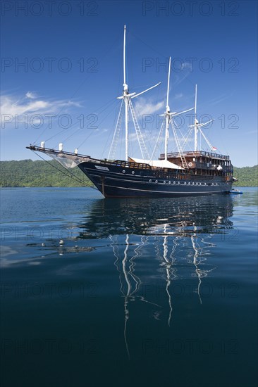 Liveaboard ship Amira