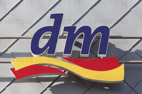 Logo dm drugstore