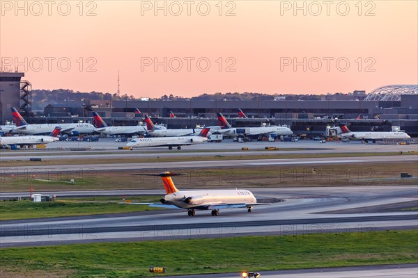 A McDonnell Douglas MD-88 aircraft of Delta Air Lines with registration N966DL at Atlanta Airport