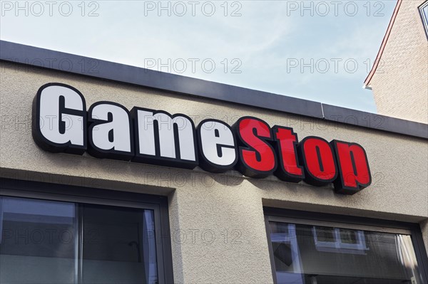 Logo Gamestop at the store