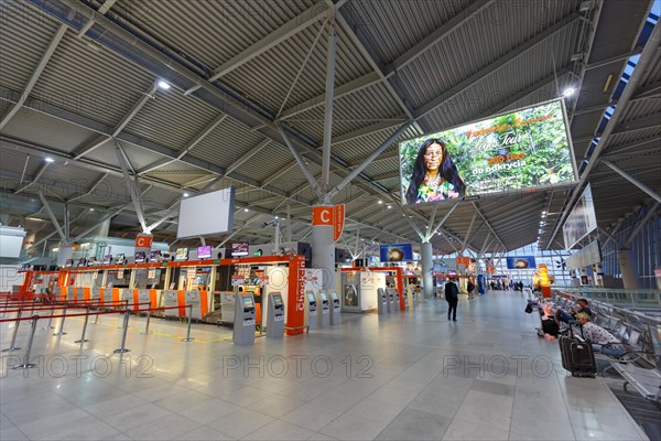 Warszawa Airport Terminal Warsaw