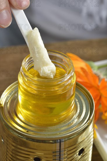 Production of yarrow and marigold ointment