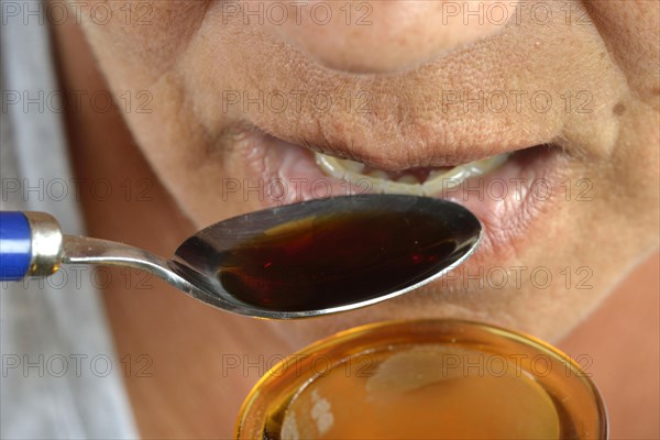 Taking bloodroot root tincture