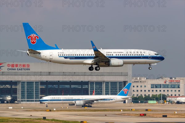 A China Southern Airlines Boeing 737-800 with registration number B-5042 at Shanghai Airport