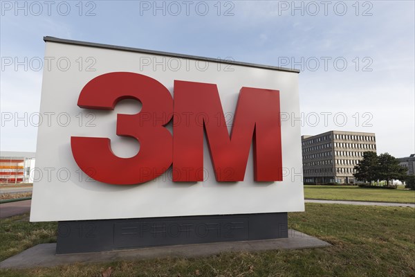 Logo 3M in front of the Germany headquarters